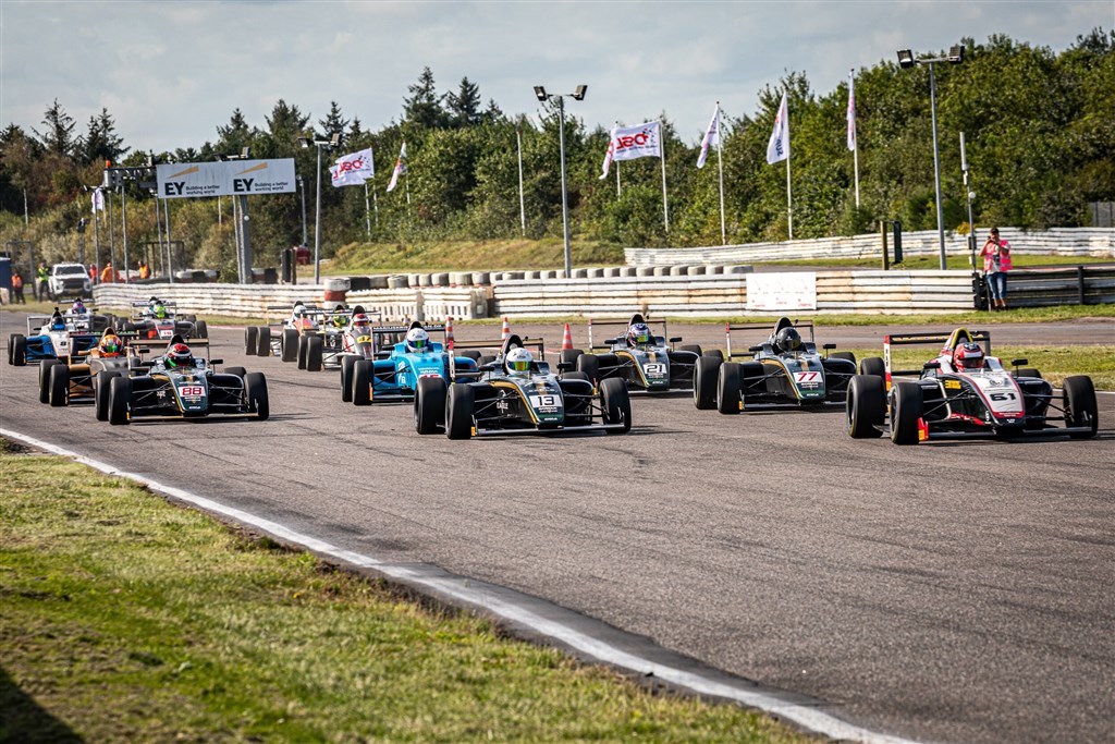 Mesterskaberne afgøres i weekendens finale på FDM Jyllandsringen.
(Foto: Nordic 4)